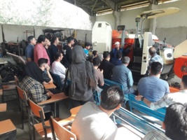 مهارت‌آموزی کشاورزان با تراکتور و کمباین